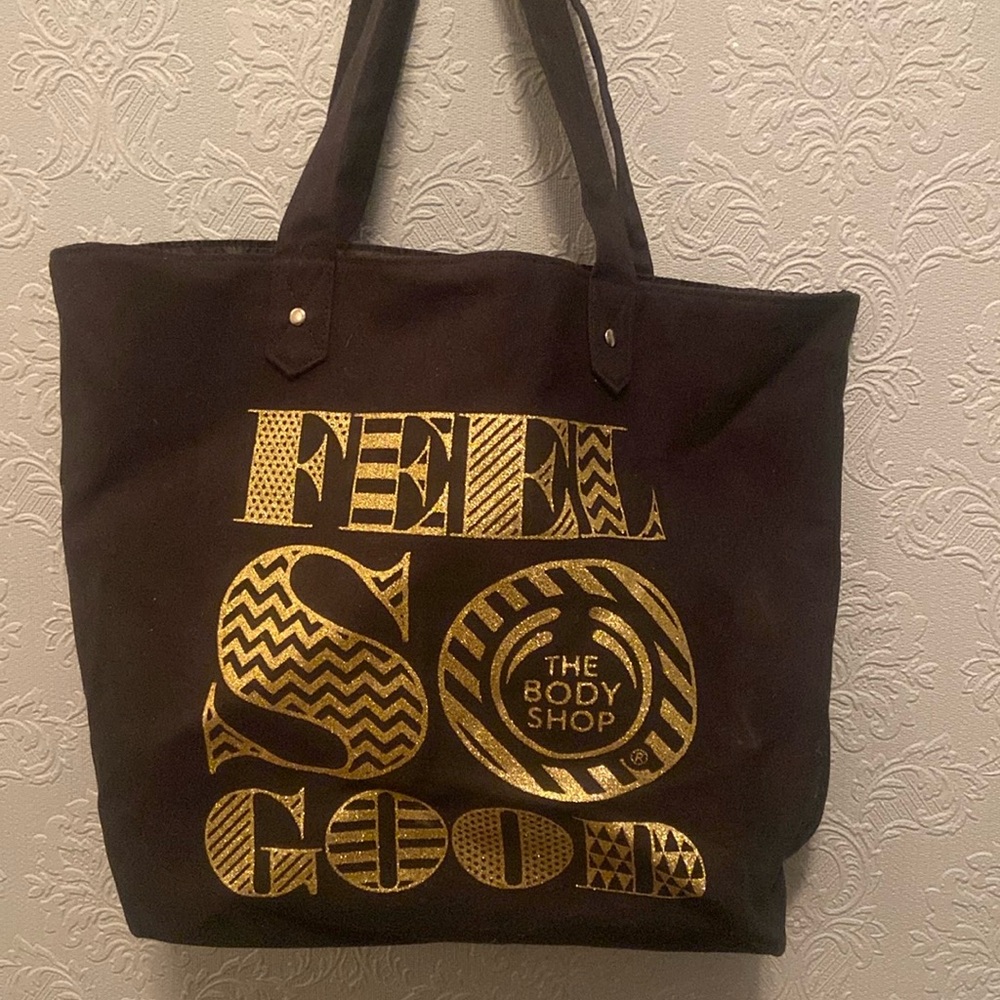 NWT free with purchase body shop tote